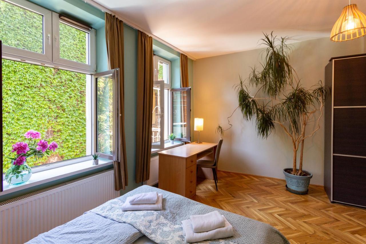 Spacious, Central & Artistic W/Brand New Bathroom! كراكوفيا المظهر الخارجي الصورة