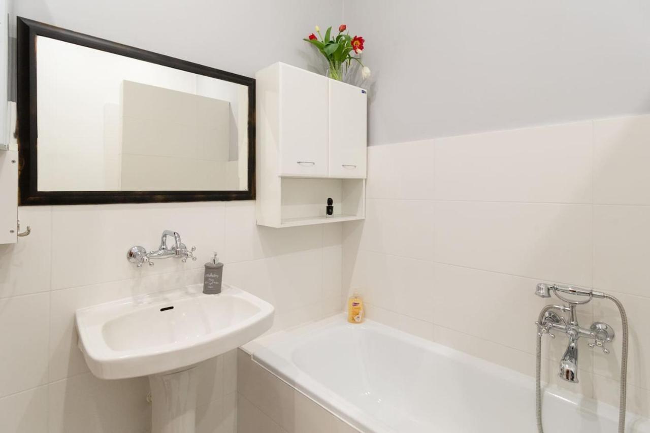 Spacious, Central & Artistic W/Brand New Bathroom! كراكوفيا المظهر الخارجي الصورة