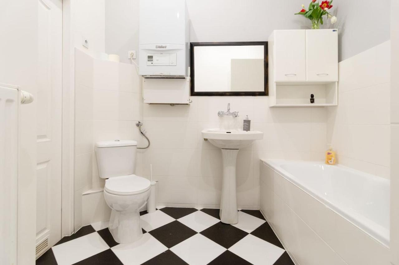 Spacious, Central & Artistic W/Brand New Bathroom! كراكوفيا المظهر الخارجي الصورة